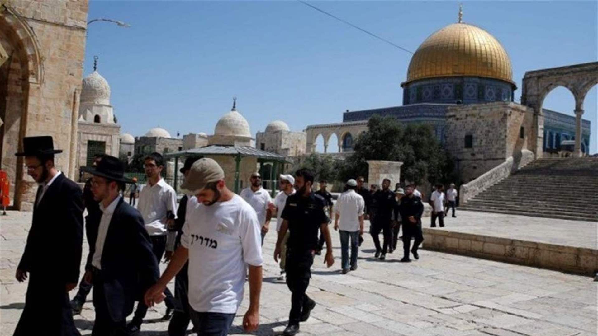 عشرات المستوطنين يقتحمون المسجد الأقصى بحراسة مشددة من شرطة الاحتلال