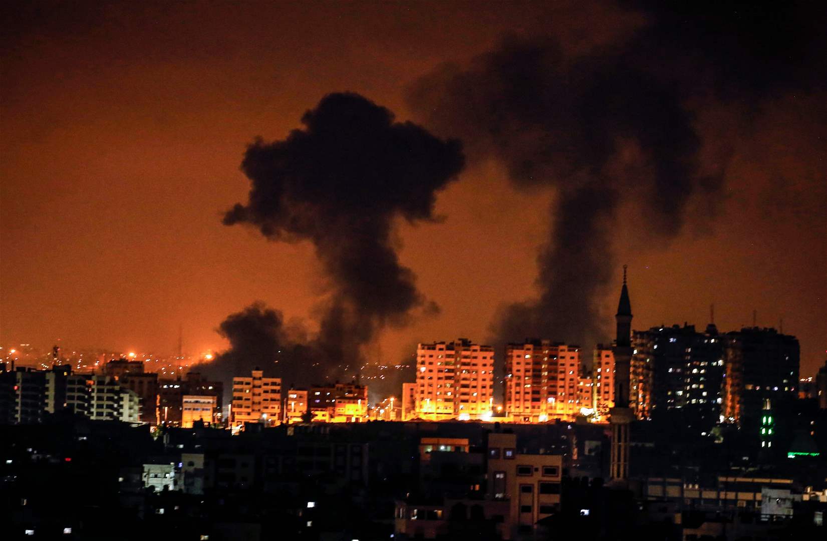 قطاع غزة.. حصيلة شهداء قصف الإحتلال ترتفع إلى 2450 وإصابة 9200 آخرين 