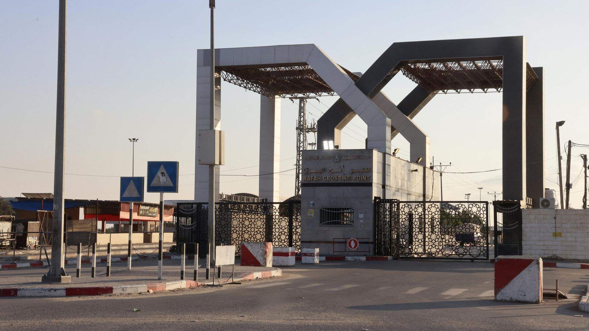 فتح معبر رفح لمرور الأجانب وتحرك قافلة جرحى من غزة