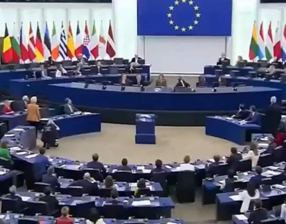 بالفيديو - نباح كلب داخل البرلمان الأوروبي لحظة إنتهاء رئيسة المفوضية من خطابها