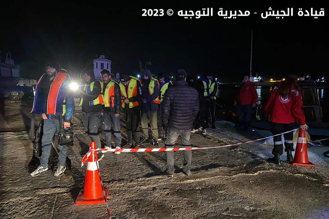 بالصور - الجيش يعلن إنقاذ 51 شخصًا أثناء محاولة تهريبهم بطريقة غير شرعية على متن مركب مقابل شاطىء طرابلس