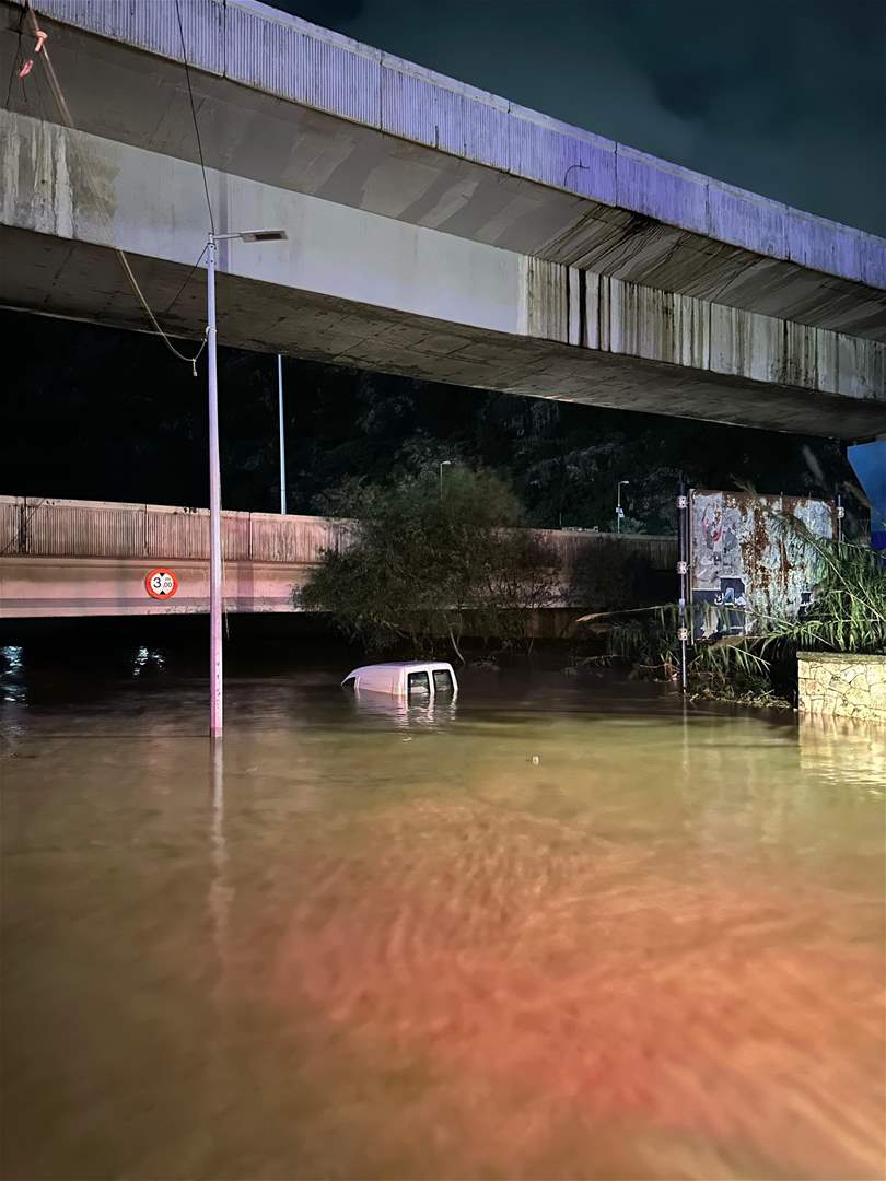  بالفيديو - العاصفة المناخية تُغرق لبنان.. ونهر جارف عند تقاطع الدورة - الكرنتينا