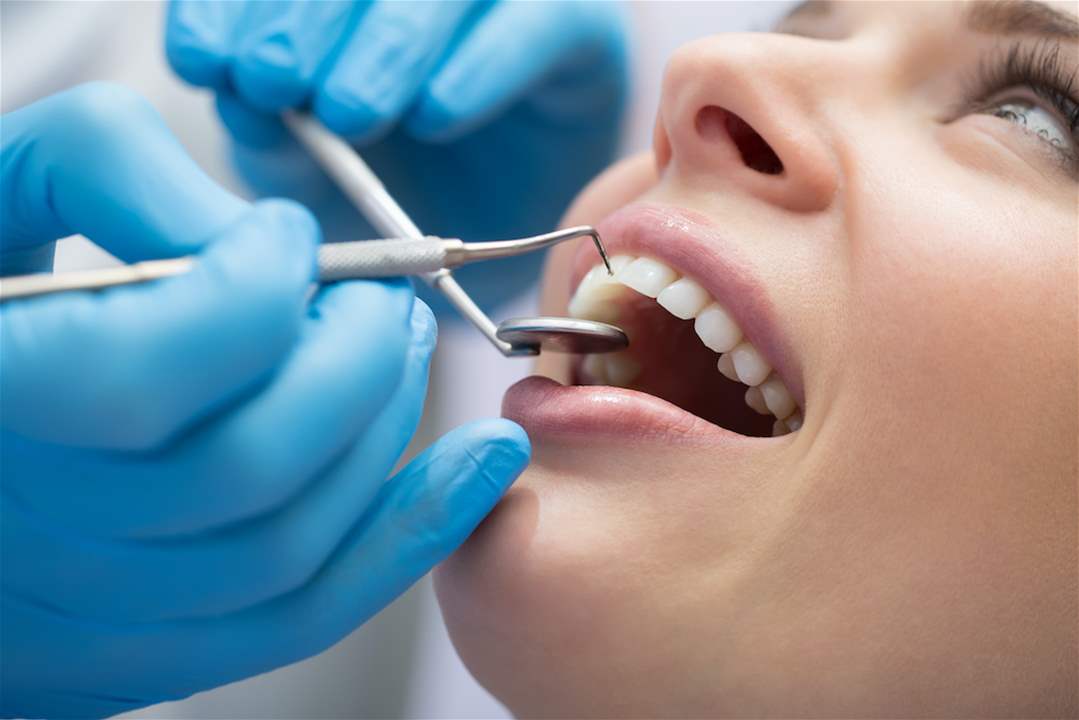  امرأة تقاضي طبيب أسنان لسبب غريب 