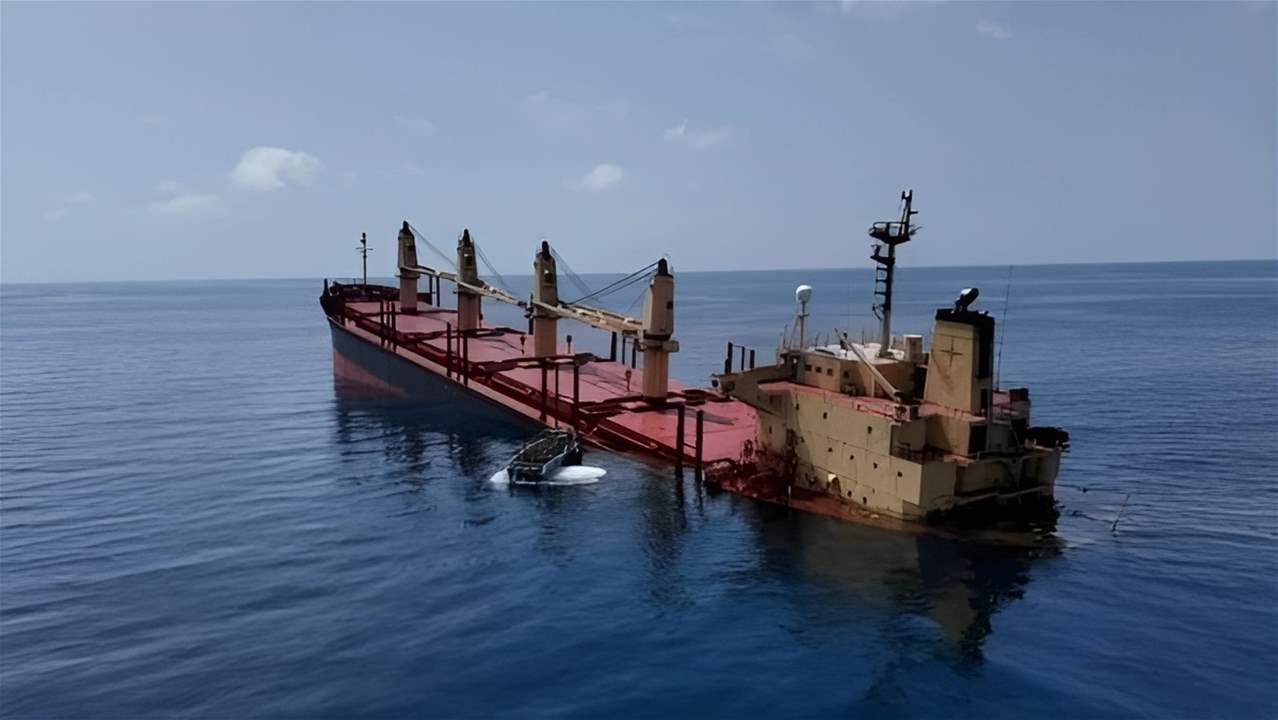 غرق سفينة استهدفها الحوثيون في البحر الاحمر .. وواشنطن تحذّر من &quot;خطر بيئي&quot;