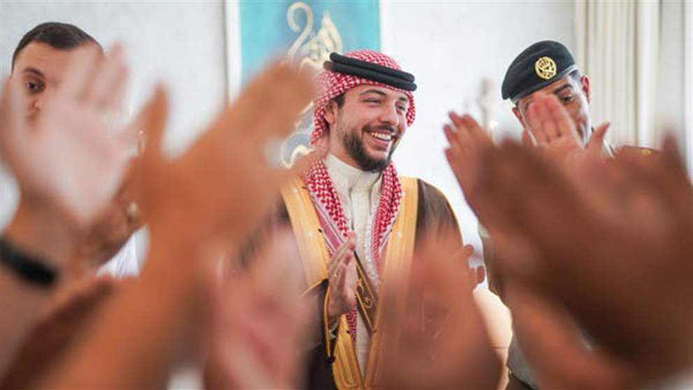 الأمير الحسين يستعيد ذكرى زواج والديه بلقطات مؤثرة