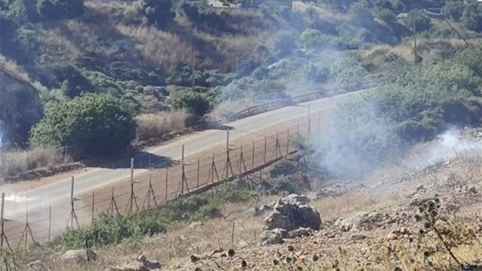 العدو الإسرائيلي يطلق مفرقعات باتجاه الحدود في مستعمرة المطلة