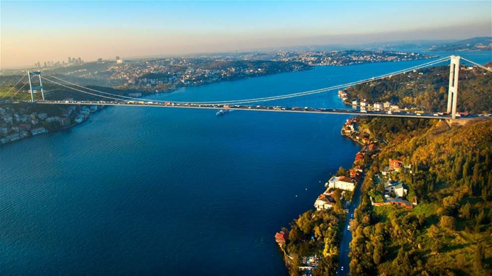 السلطات التركية أغلقت مضيق الدردنيل أمام حركة الملاحة البحرية بسبب حرائق الغابات 