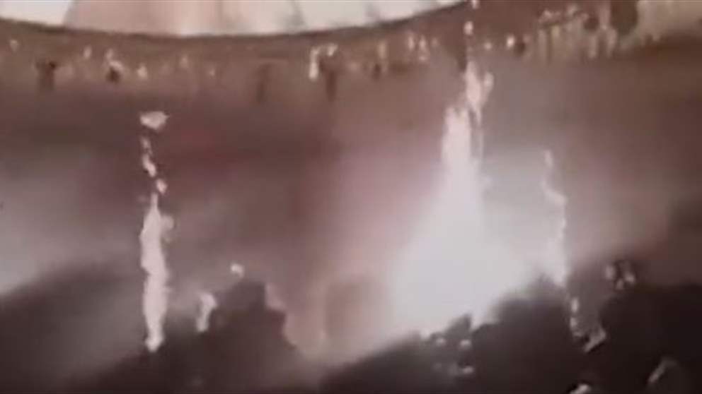 بالفيديو - اللحظات الأولى لاشتعال سقف قاعة الأفراح في الحمدانية بمحافظة نينوى  