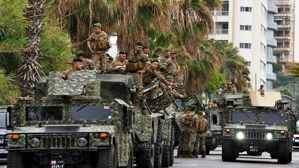 الجيش يُعلن تعرّض أحد عناصره للصدم أثناء محاولة إيقاف "فان" يقلّ سوريّين دخلوا خلسة إلى الأراضي اللبنانيّة 