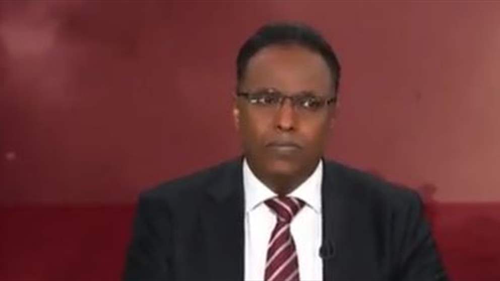  بالفيديو - بكاء مذيع قناة "الجزيرة" أثناء نقله خبر استشهاد عدد من أفراد عائلة الزميل الصحافي وائل الدحدوح 