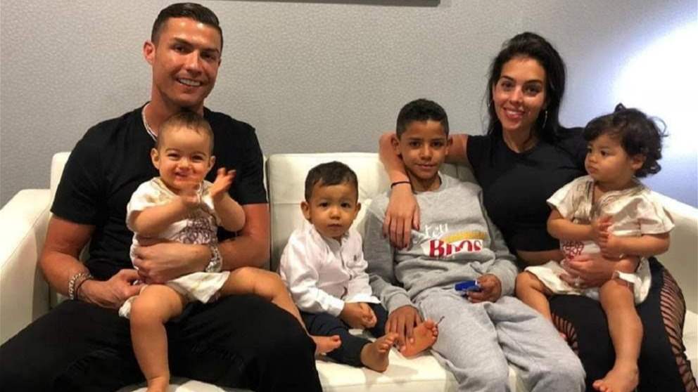 فيديو - كريستيانو رونالدو يستعيد طفولته مع أبنائه