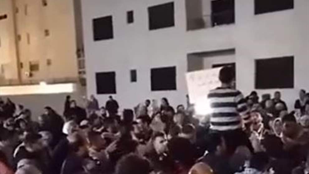 بالفيديو -  الأردنيون يتظاهرون في محيط سفارة الاحتلال الاسرائيلي بعمّان تلبية لدعوة الناطق باسم كتائب القسام أبو عبيدة