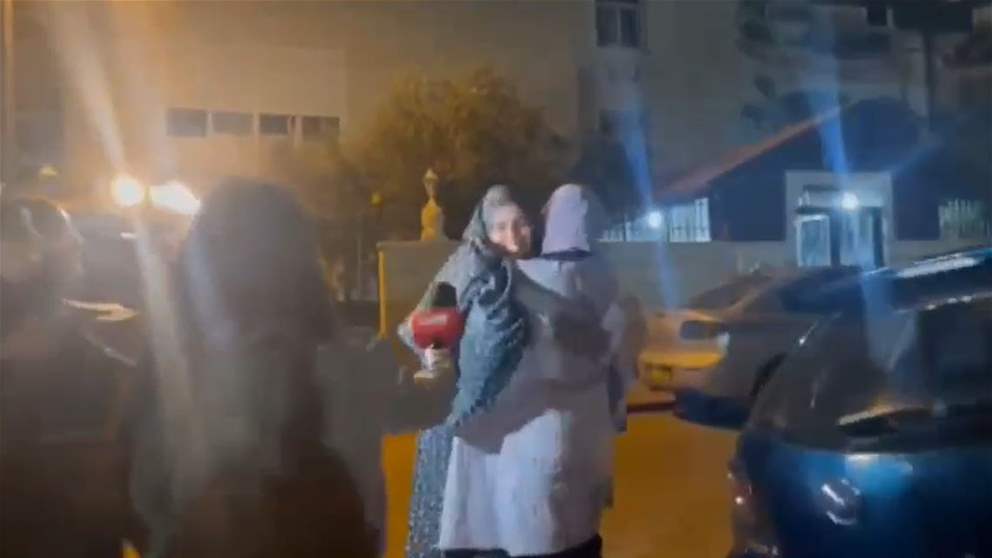 بالفيديو - لحظة لقاء الأسيرة مرح باكير من القدس بعائلتها بعد الإفراج عنها ضمن صفقة تبادل الأسرى 