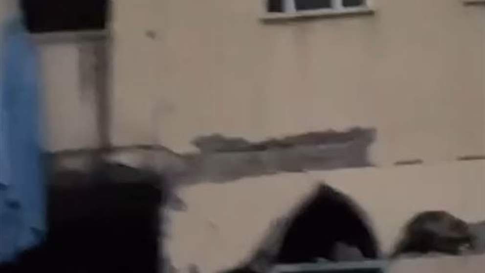  بالفيديو - طفل يروي تفاصيل قصف الإحتلال منزل عائلته ومسجداً مجاوراً