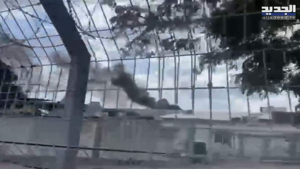بالفيديو - حريق في مصنع داخل مستوطنة عسقلان بغلاف غزة جراء سقوط صاروخ من القطاع  