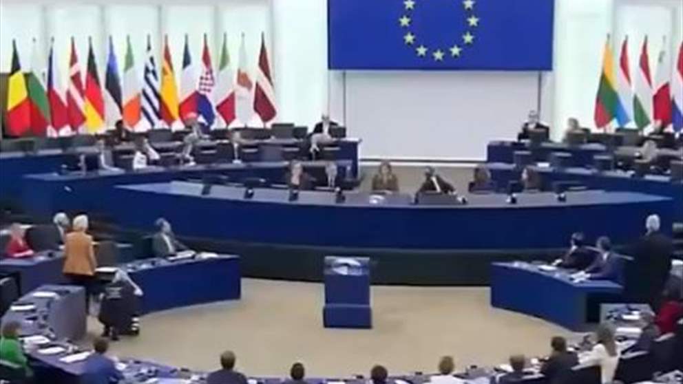 بالفيديو - نباح كلب داخل البرلمان الأوروبي لحظة إنتهاء رئيسة المفوضية من خطابها