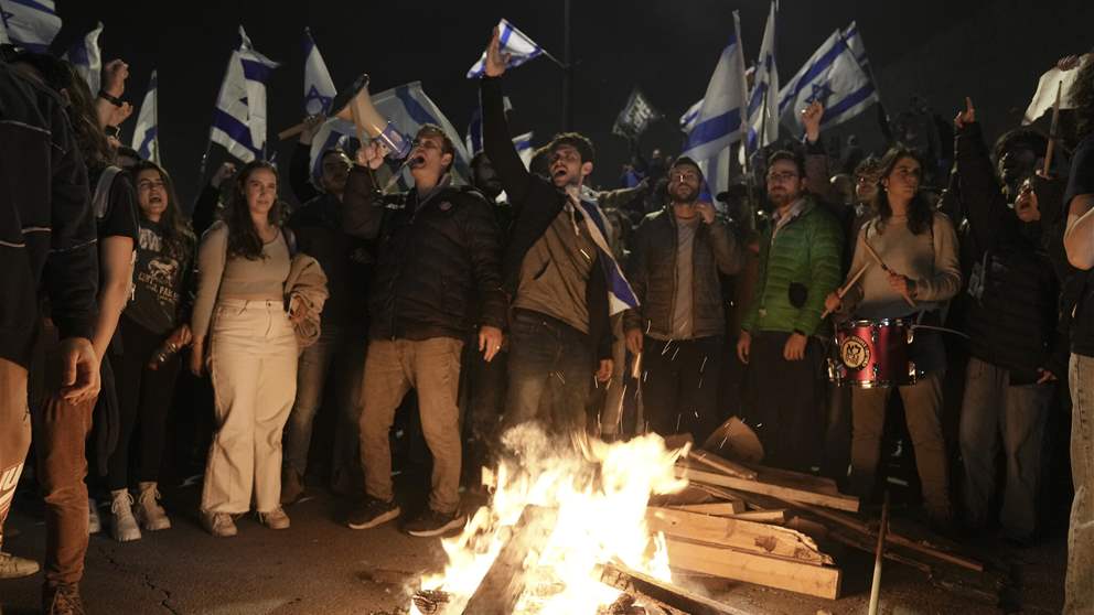 بالصورة - تظاهرات تل ابيب لا تهدأ لـ "إجراء إنتخابات برلمانية" 
