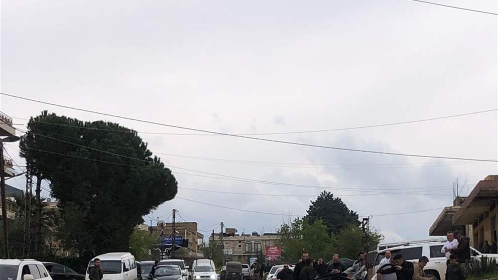 بالصورة - غارة اسرائيلية معادية تستهدف سيارة في بلدة الصويري بالبقاع الغربي 