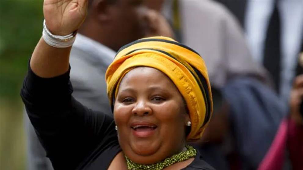 تلقت شعراً مستعاراً كرشوة ... رئيسة برلمان جنوب إفريقيا متهمة بالفساد 