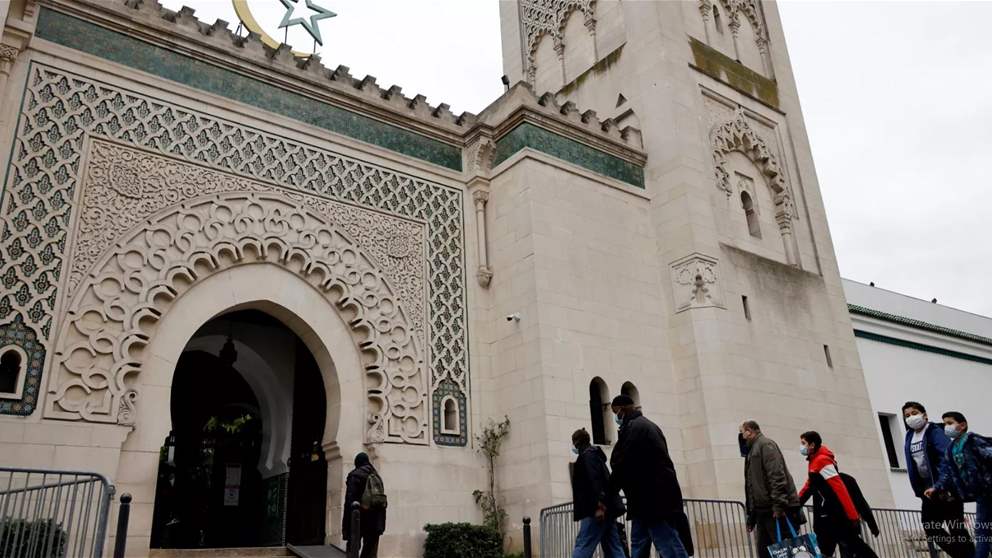 وزير الداخلية الفرنسي يتحدث عن واقعة العثور على "رأس خنزير" قرب مسجد