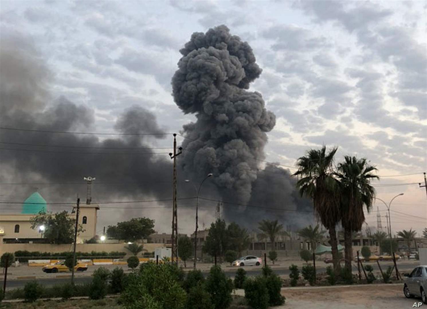 &quot;انفجار ضخم&quot; يهز قاعدة عسكرية في العراق