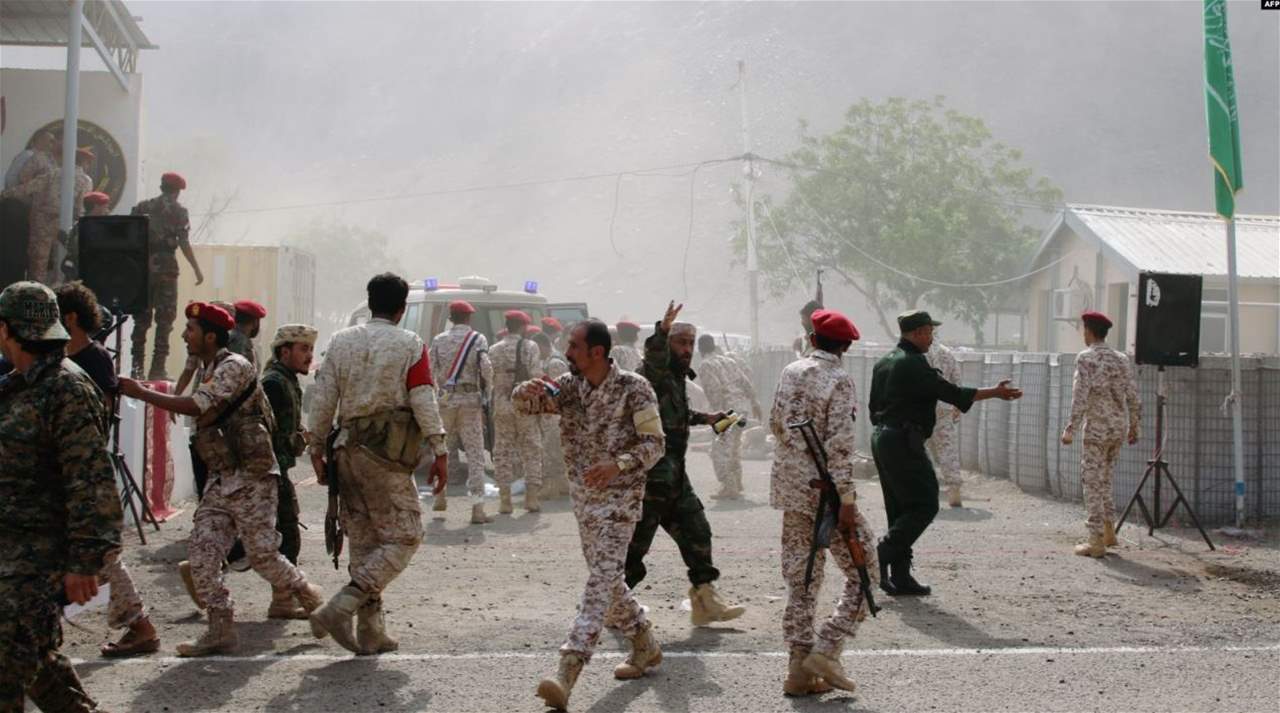 عشرات القتلى والجرحى في هجوم صاروخي وتفجير انتحاري في عدن