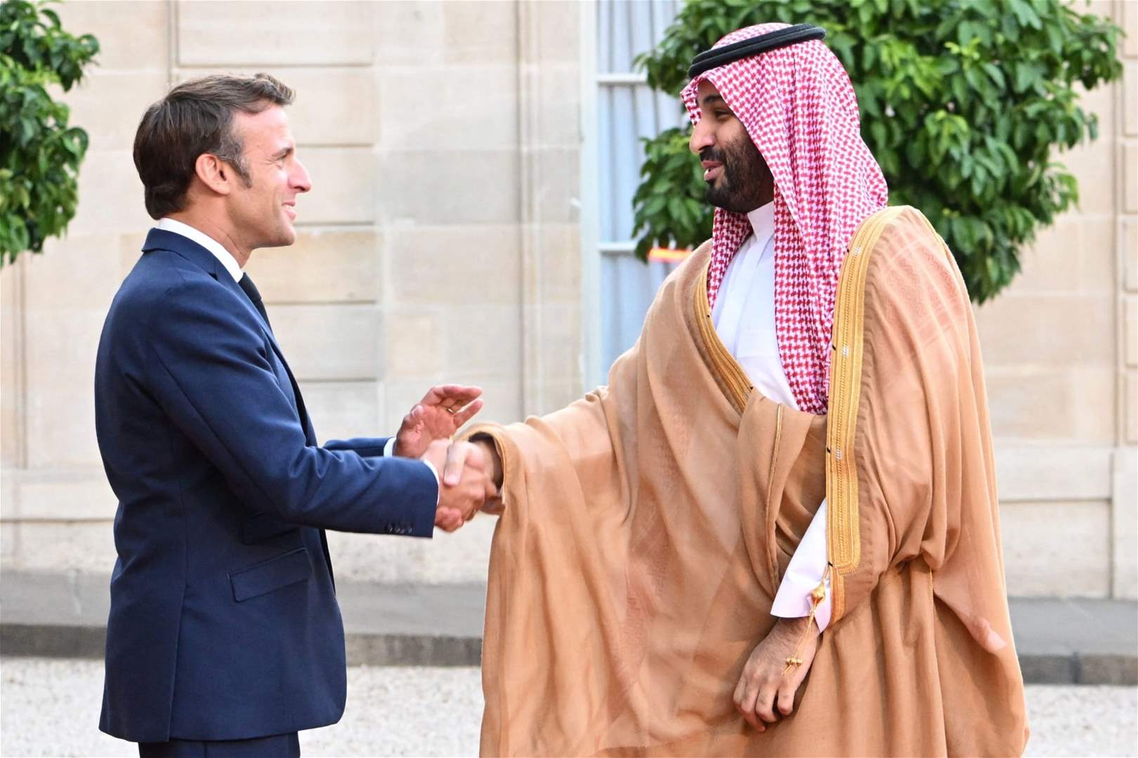 بالفيديو ـ  محمد بن سلمان يصل الإليزيه.. وماكرون بمقدمة مستقبليه