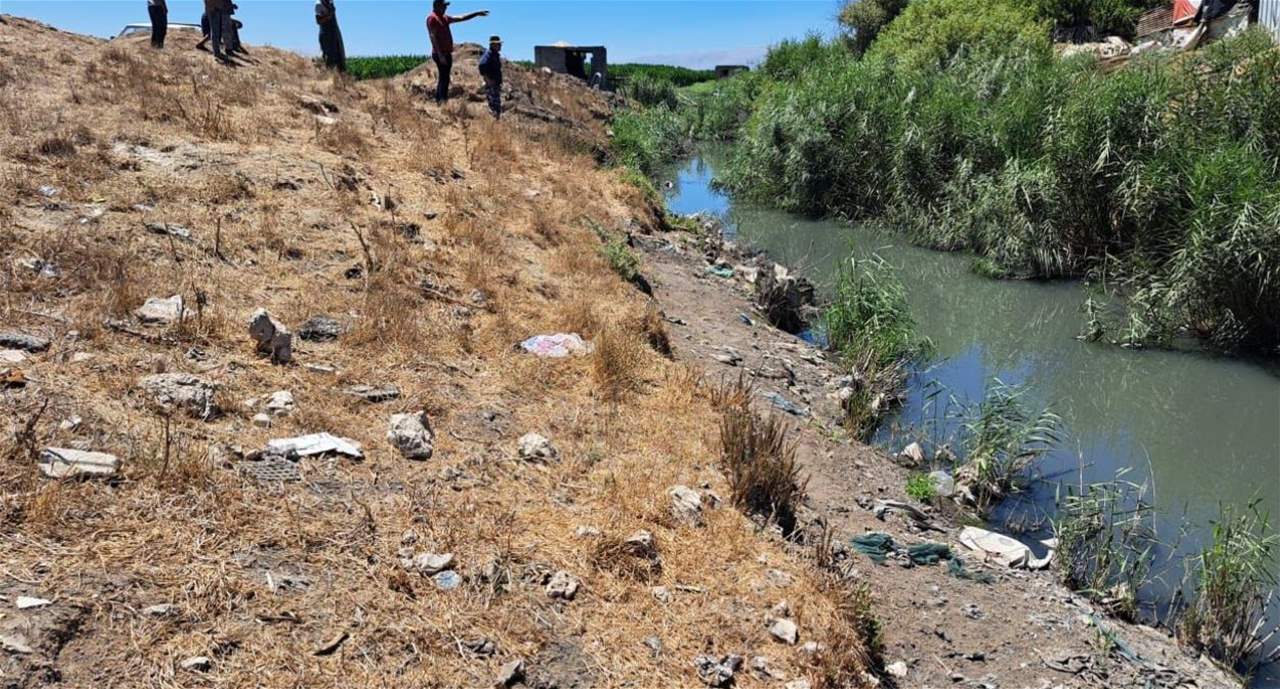  الفرق الفنية التابعة للمصلحة الوطنية لنهر الليطاني تُلزم المُدعى عليه عبد العزيز الخضر بتنظيف مجرى النهر 