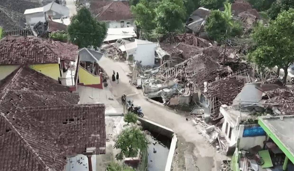 زلزال بقوة 6.9 درجات ضرب بحر باندا قبالة اندونيسيا 