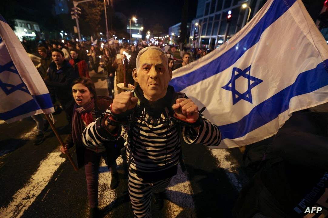 بالفيديو - المئات على الأرض في تل أبيب للمطالبة بالإفراج عن المحتجزين الإسرائيليين 