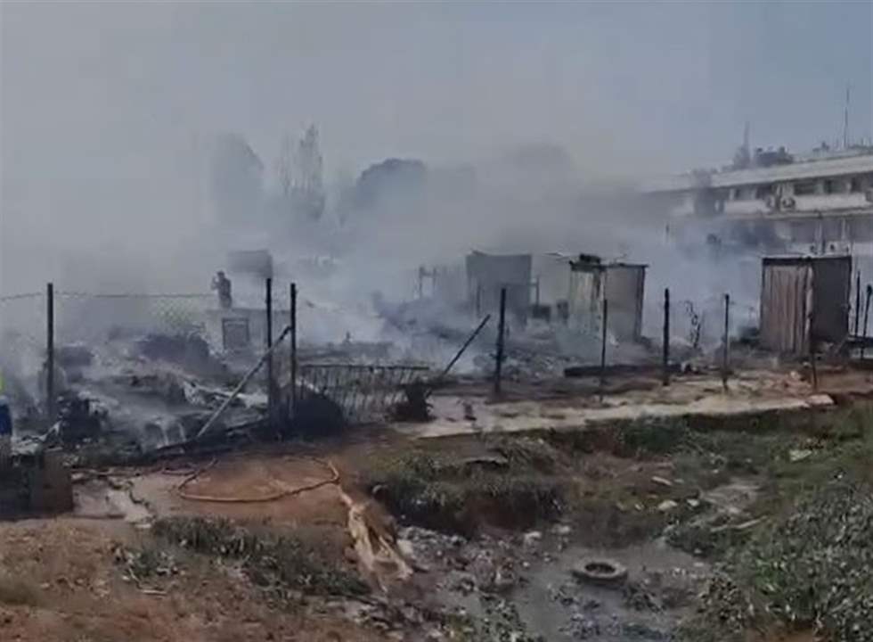 بالفيديو - النيران تلتهم عشرات خيم النازحين جراء الحريق الذي اندلع في مخيم بزحلة 