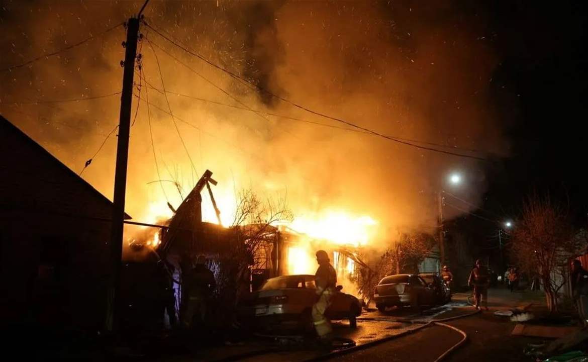مسيّرات أوكرانية تشعل النيران بمناطق روسية وإجلاء للسكان
