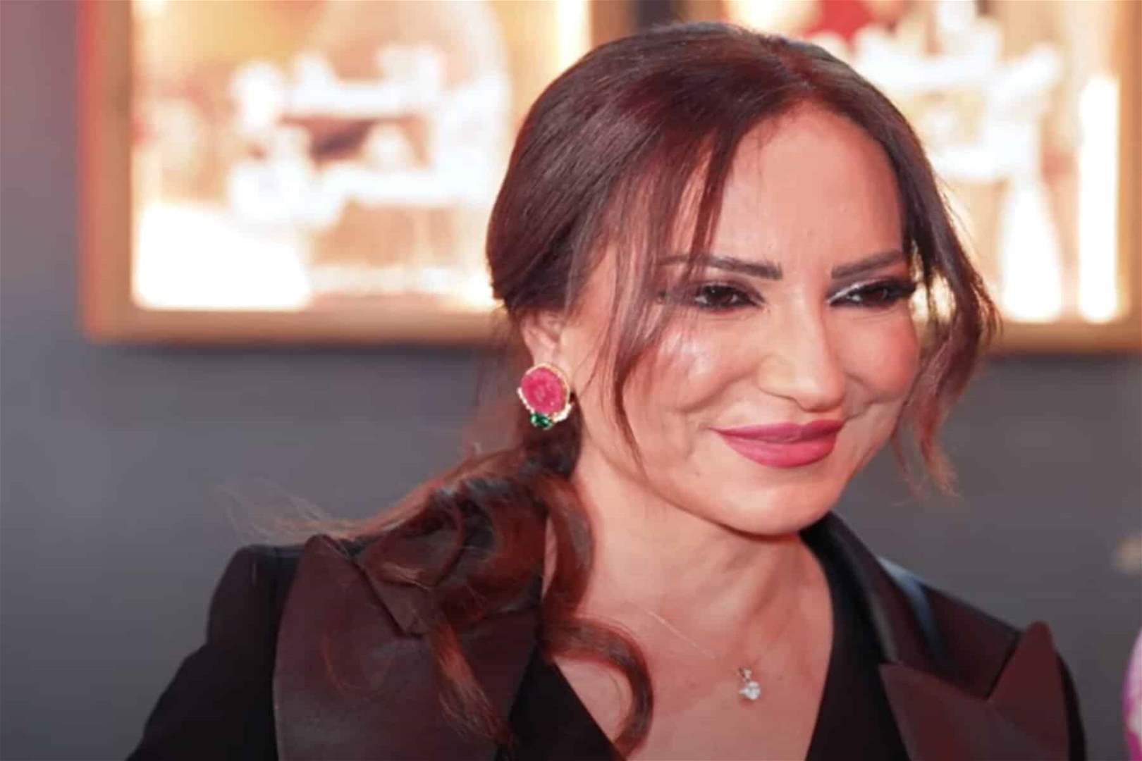 أمل عرفة تتحدث عن زواجها بعد طلاقها من عبد المنعم عمايري وتغني على الهواء 