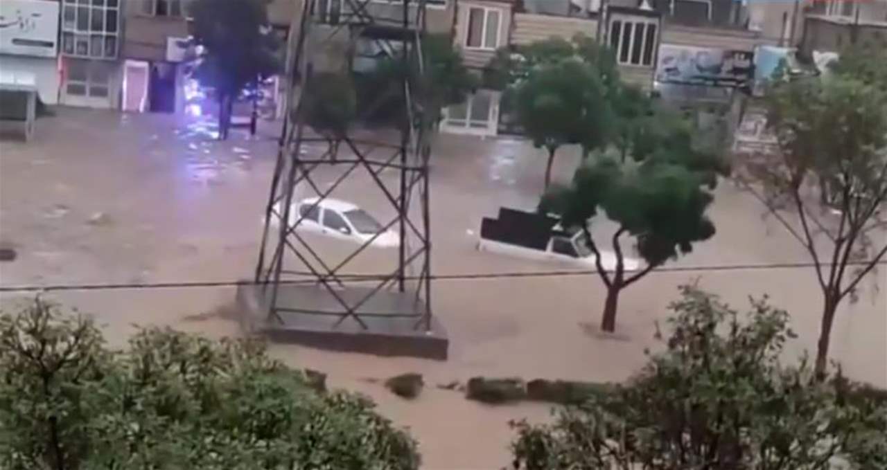 بالفيديو - فيضانات عارمة تخلف قتلى وخسائر كبيرة في إيران!