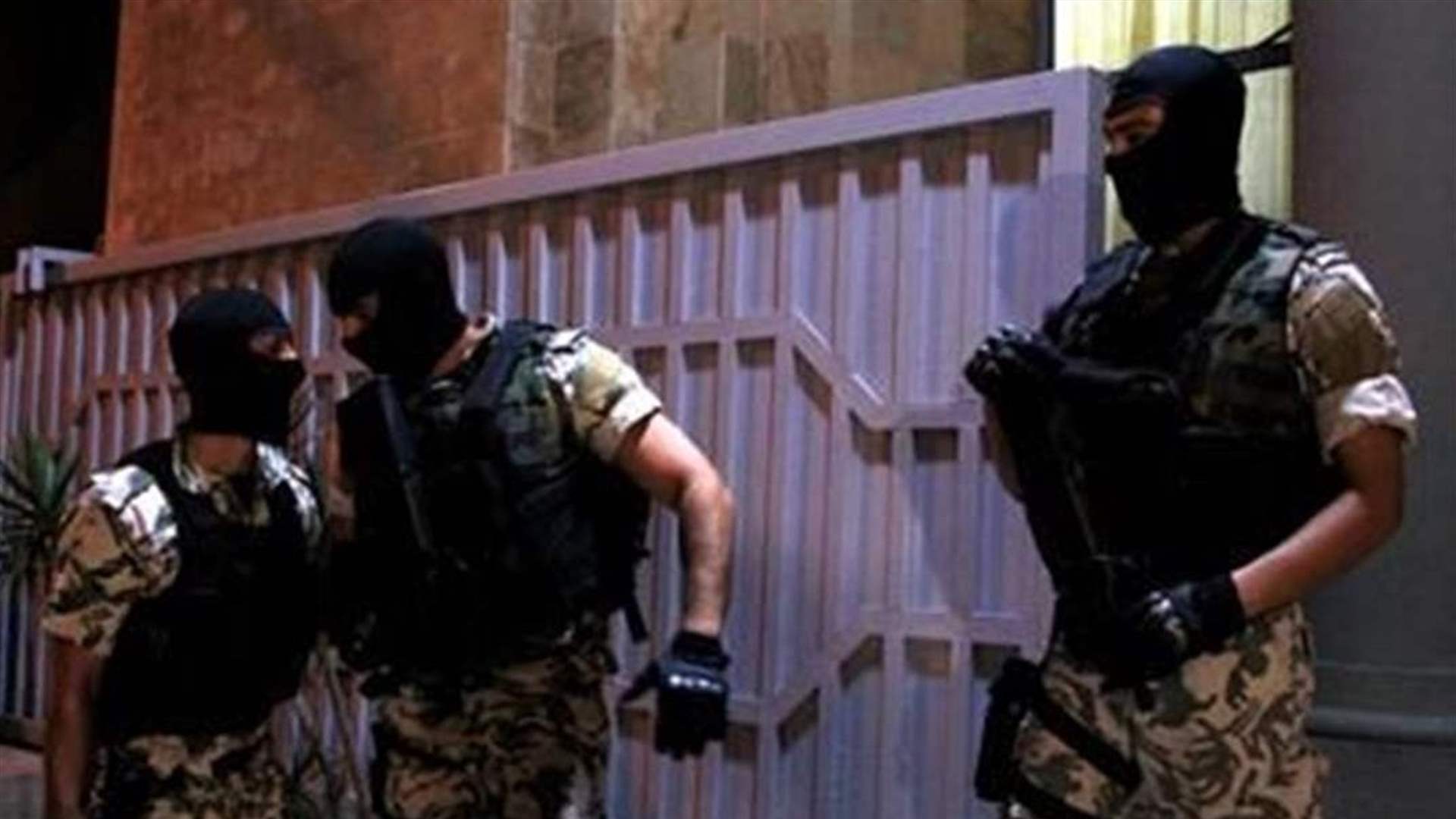 الاخبار: الأمن العام يوقف ضابطين بعد فرار تاجر مخدرات