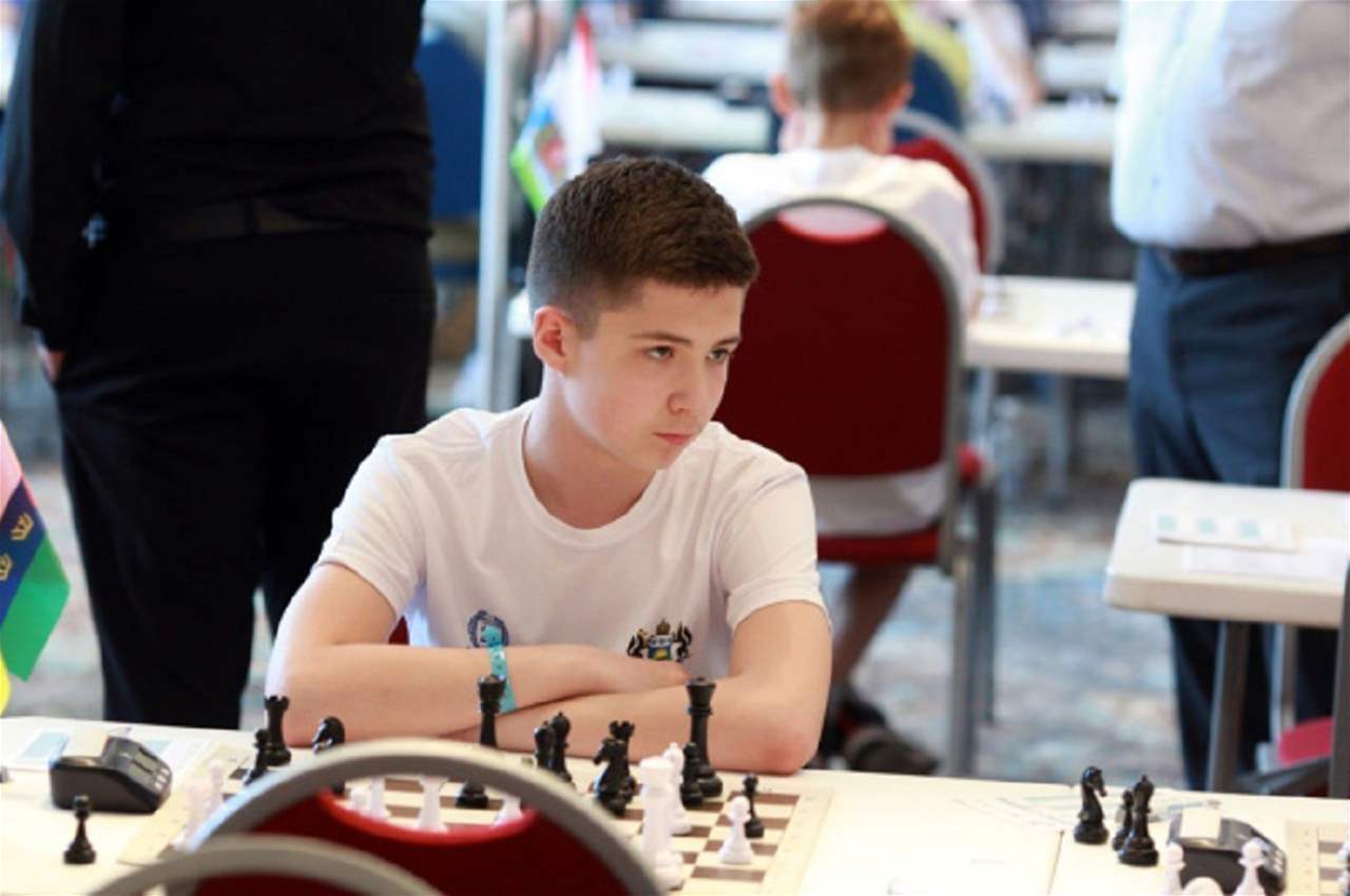 إليكم أصغر غراند ماستر في الشطرنج .. عمره 13 عاماً