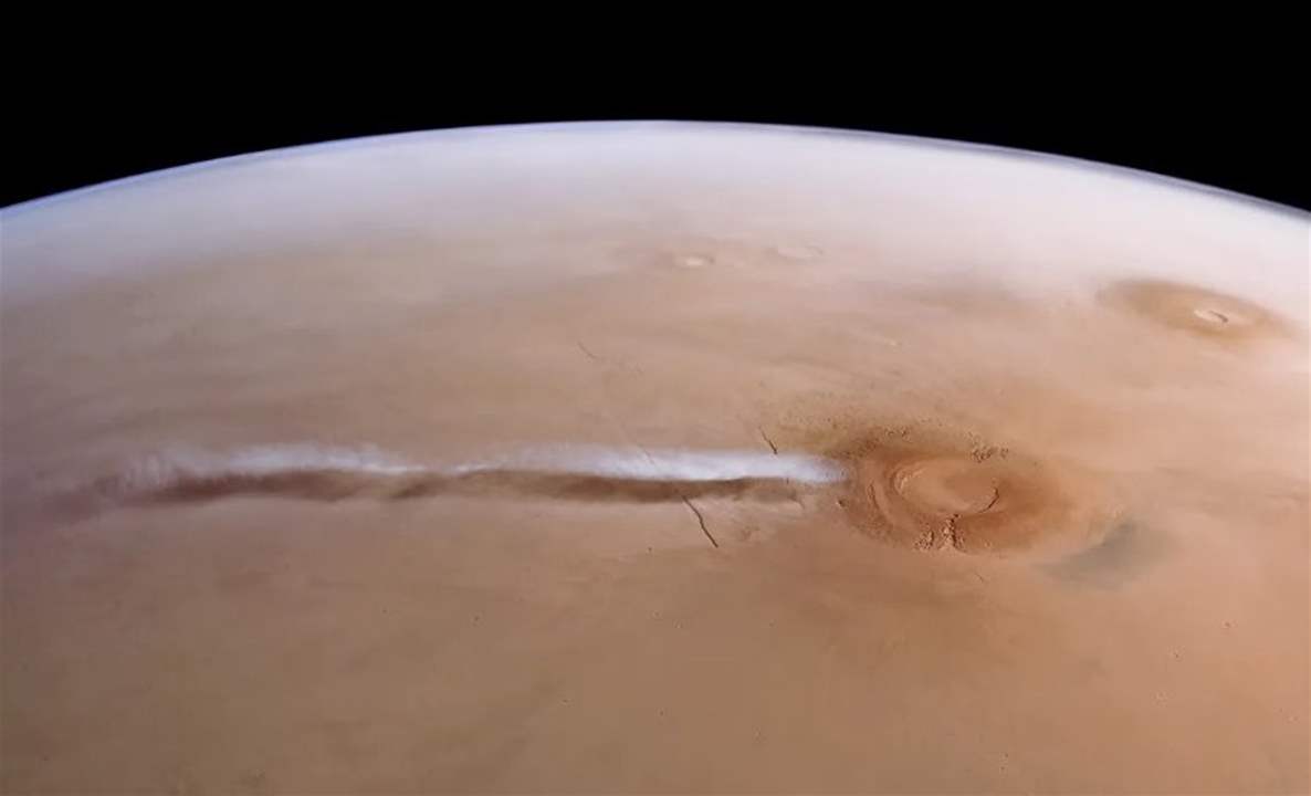 ثقب غريب في المريخ يثير حيرة العلماء