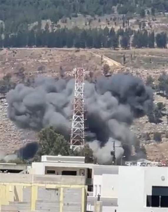 وسائل اعلام الاحتلال تنشر فيديو : لحظة سقوط صاروخ ثقيل على ثكنة كريات شمونه