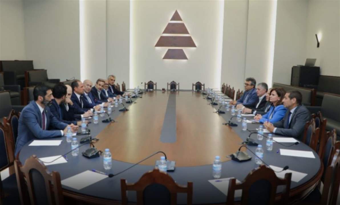  اجتماع في بيت الكتائب المركزي بين نواب المعارضة ووفد من لبنان القوي 