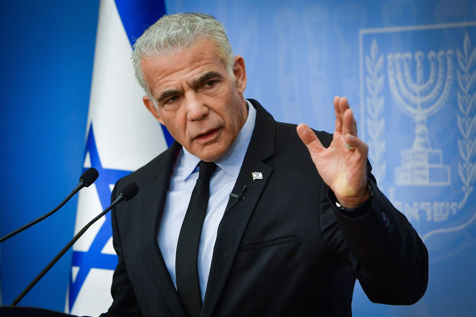 لابيد: حان الوقت لـ&quot;الفاشل&quot; نتنياهو أن يهتم بإعادة المحتجزين الإسرائيليين 