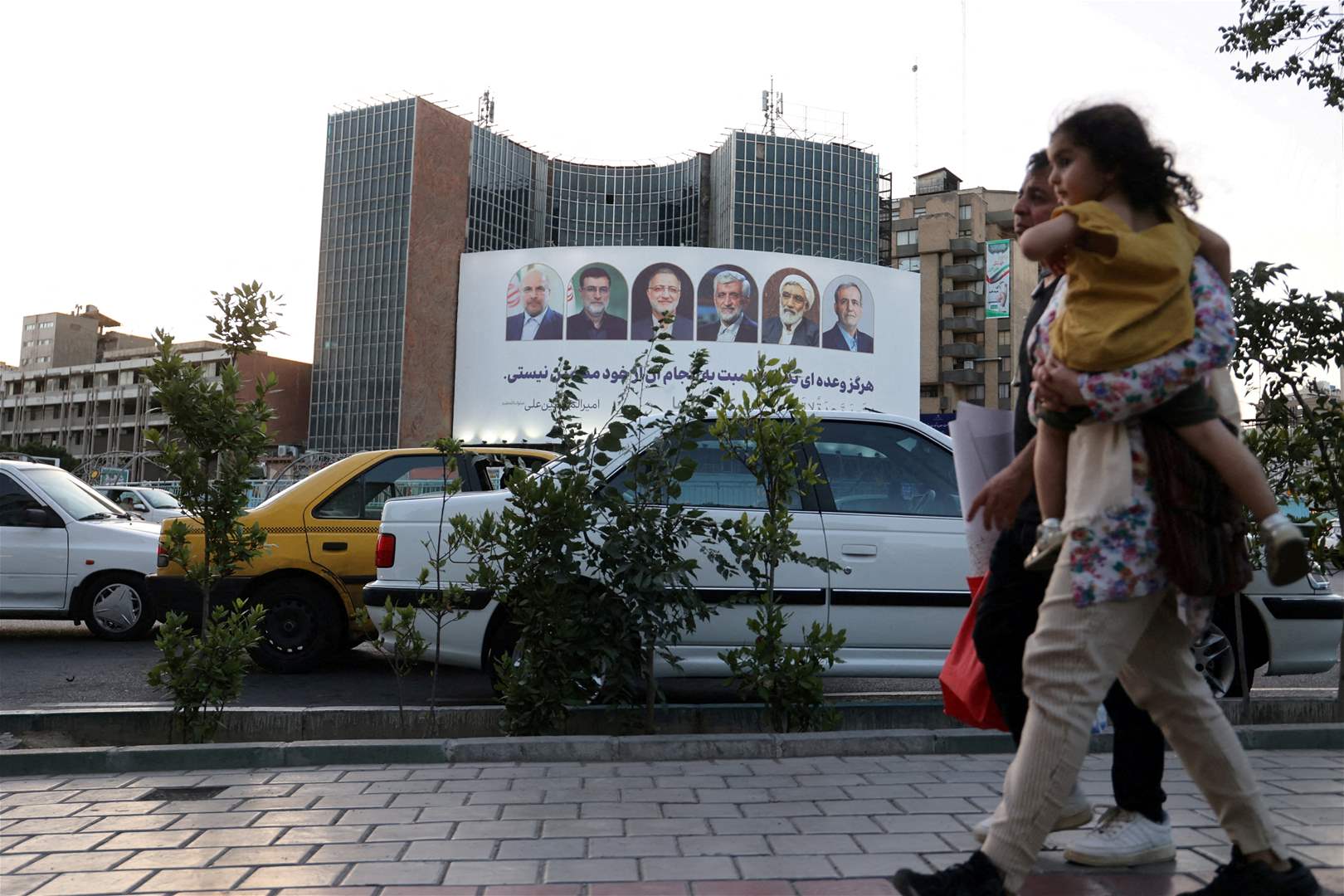 إيران.. تمديد الإنتخابات الرئاسية لساعتين إضافيتين 
