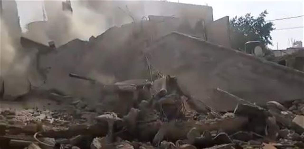 بالفيديو - آثار الدمار جراء الغارة الاسرائيلية التي استهدفت منزلا في بلدة حولا صباحاً 