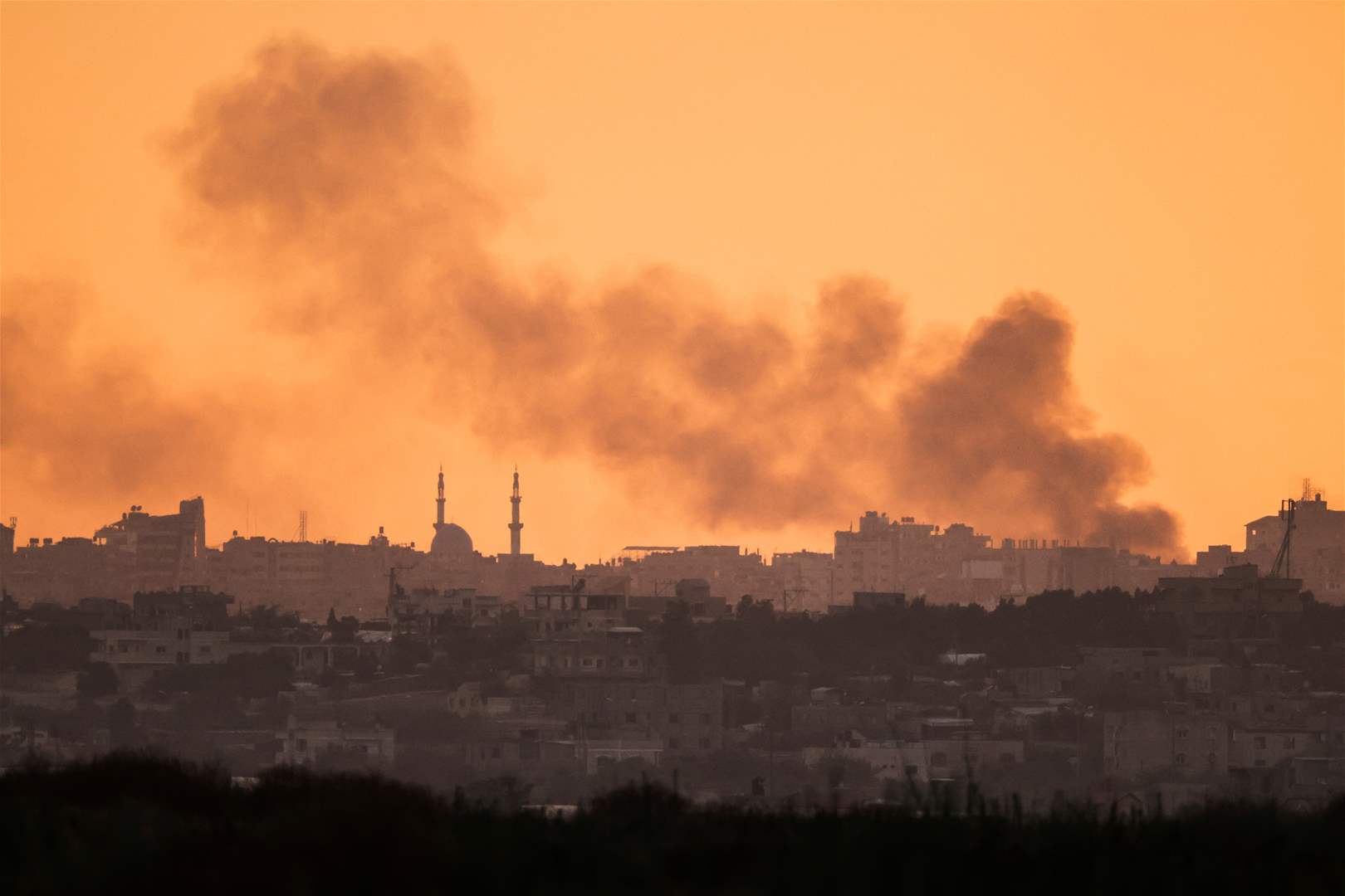 فيديو | أثناء الصلاة.. قصف إسرائيلي وإستشهاد 17 فلسطينيا غربي غزة 