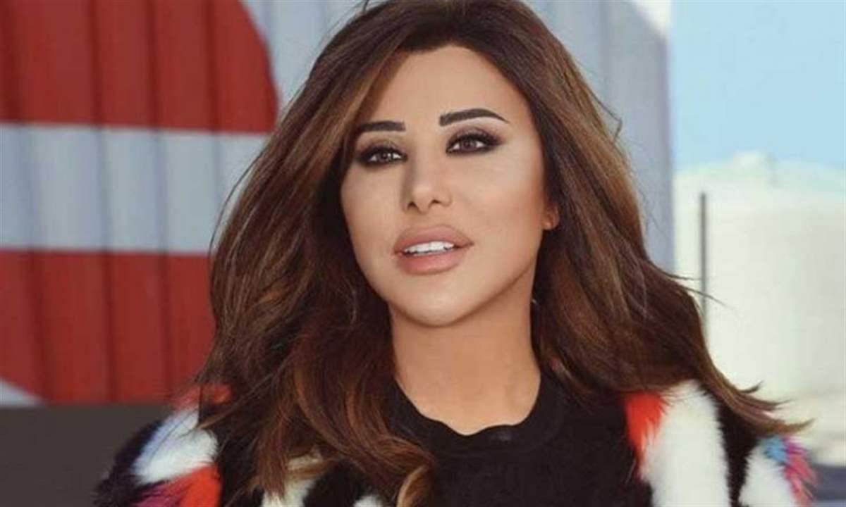 معجب يقتحم مسرح نجوى كرم في سوريا وشكران مرتجى ترحب بها على طريقتها الخاصة