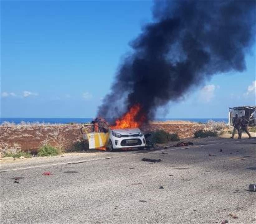 بالفيديو - شهيدان في غارة  اسرائيلية استهدفت سيارة على طريق الناقورة 