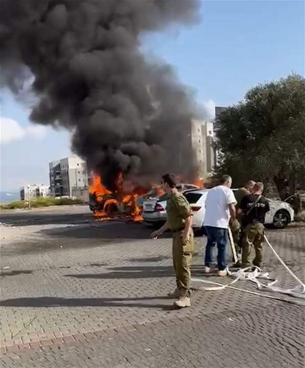  فيديو - إشتعال النيران في عدد من المركبات جراء سقوط صواريخ في الجليل الغربي