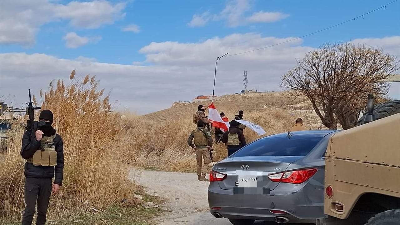 بالفيديو - بعد إنسحاب مسلحيها.. العلم اللبناني يرفع في مقر القيادة العامة