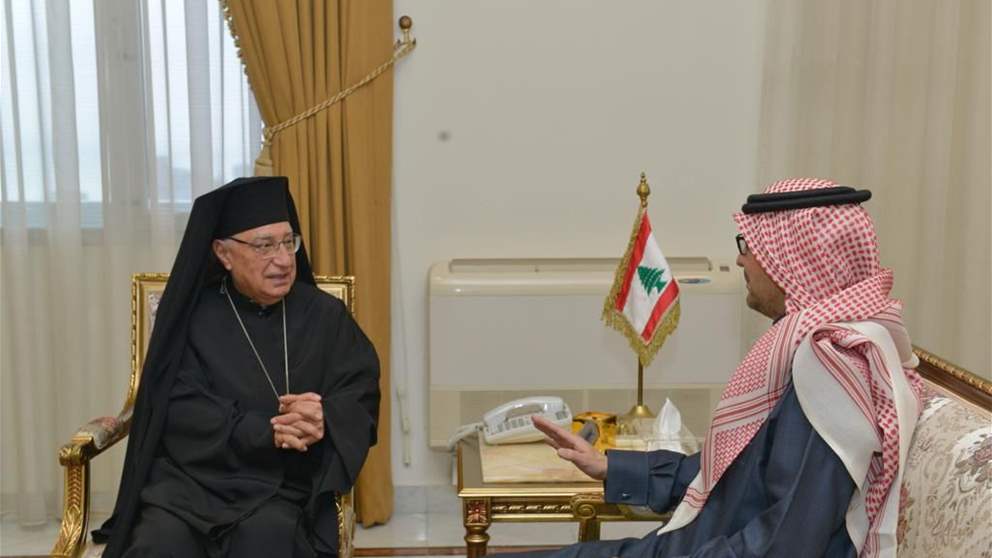 السفير السعودي وليد بخاري يزور البطريرك العبسي