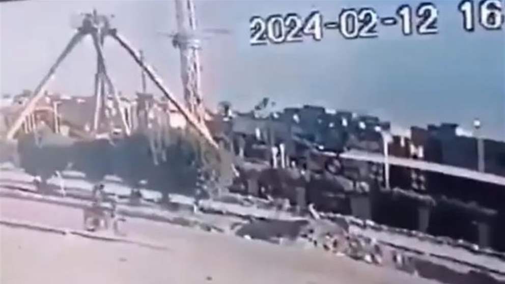 بالفيديو- سقوط لعبة "الدوامة" في مدينة ملاهٍ وإصابة العشرات 