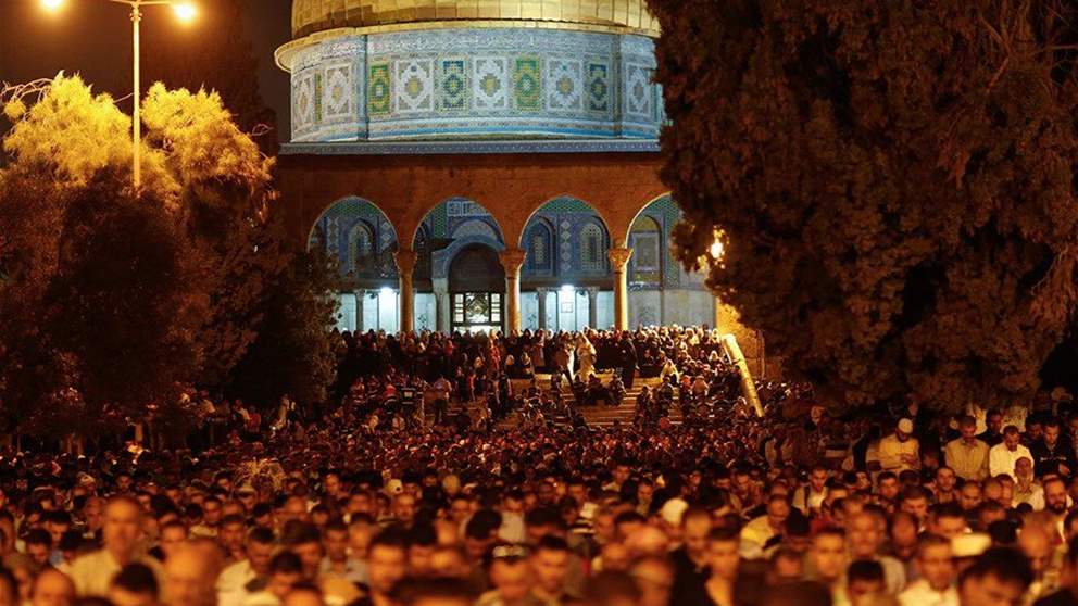 150 ألف مصل يؤدون صلاتي العشاء والتراويح في المسجد الأقصى 